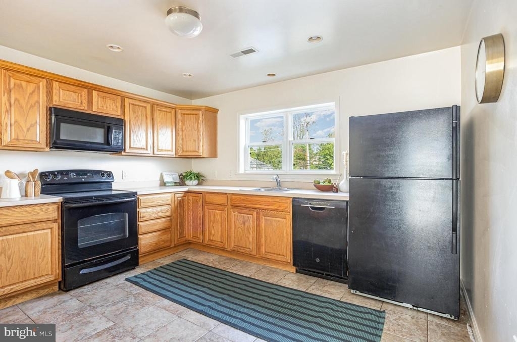 5235 Crowson Avenue - Photo 10