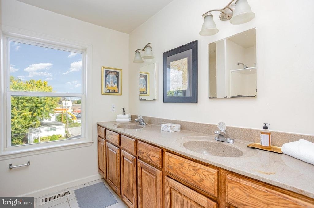5235 Crowson Avenue - Photo 16