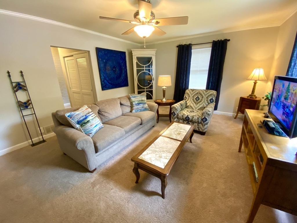 2801 Wade Avenue - Photo 2