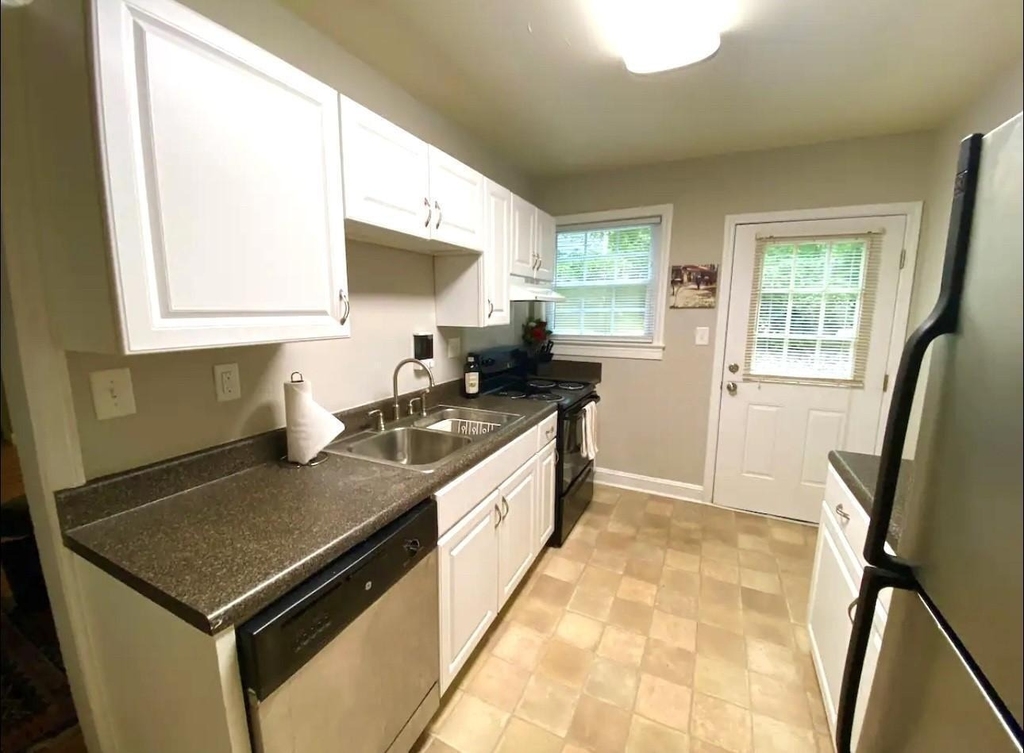 2801 Wade Avenue - Photo 7