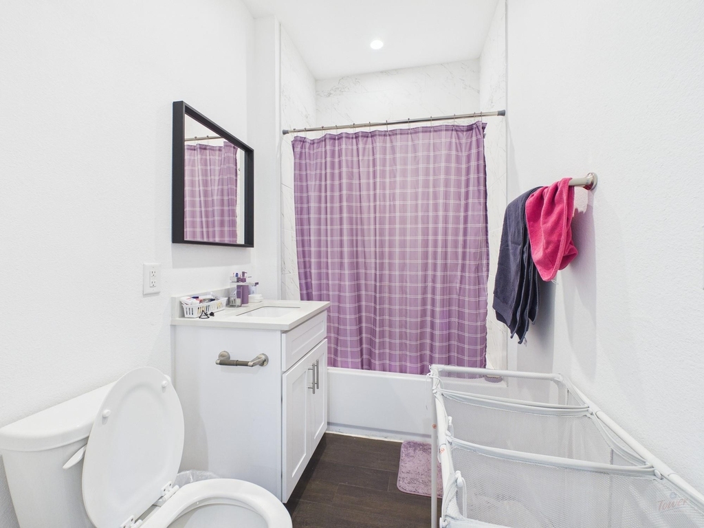 1010 W 26th St - Photo 5
