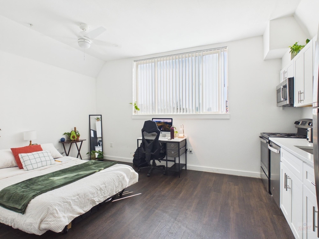 1010 W 26th St - Photo 1
