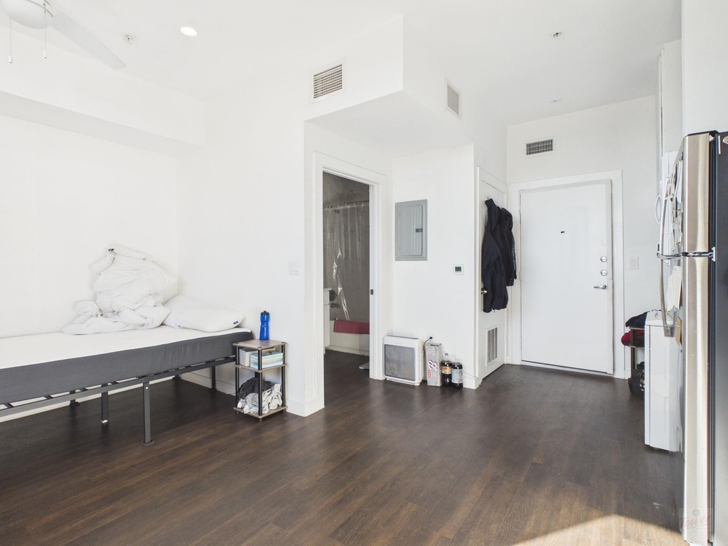 1010 W 26th St - Photo 3