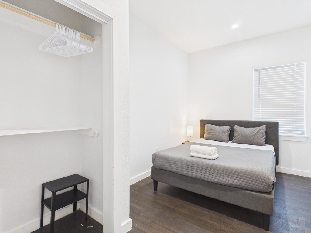 1010 W 26th St - Photo 10