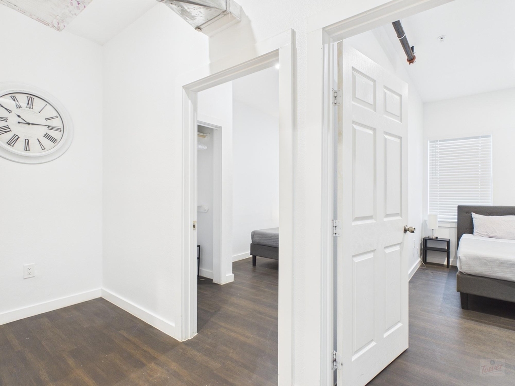 1010 W 26th St - Photo 8