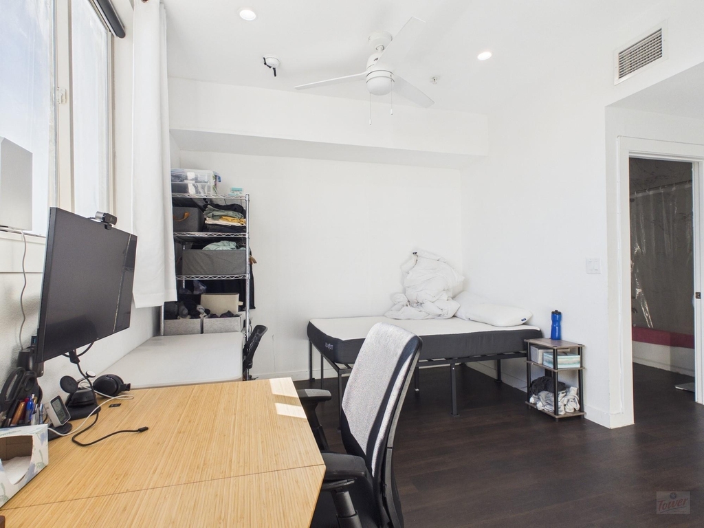 1010 W 26th St - Photo 2