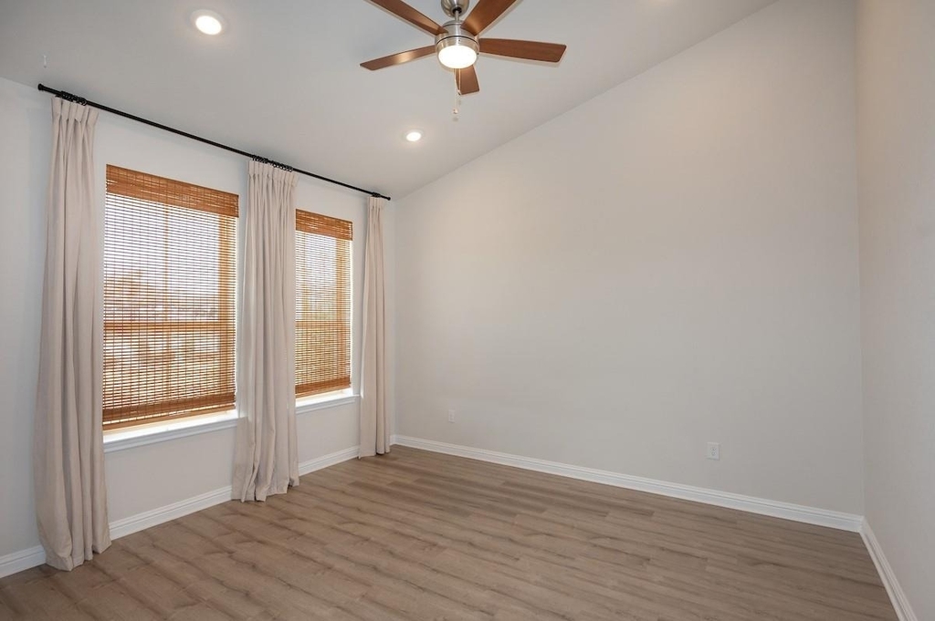 8301 Leroi Dr - Photo 2