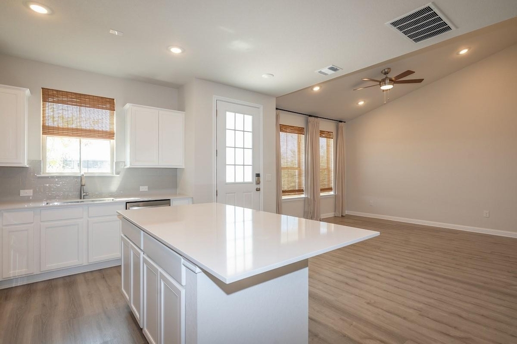 8301 Leroi Dr - Photo 8
