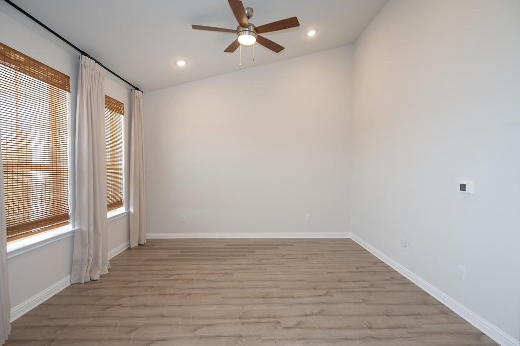 8301 Leroi Dr - Photo 3