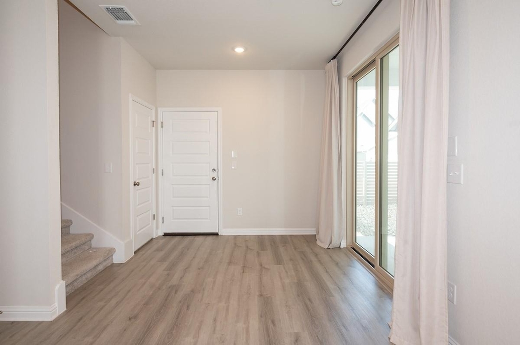 8301 Leroi Dr - Photo 9