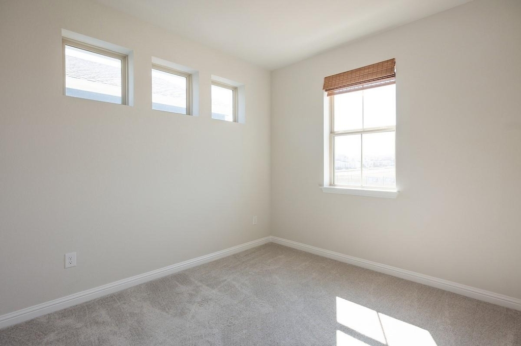 8301 Leroi Dr - Photo 17