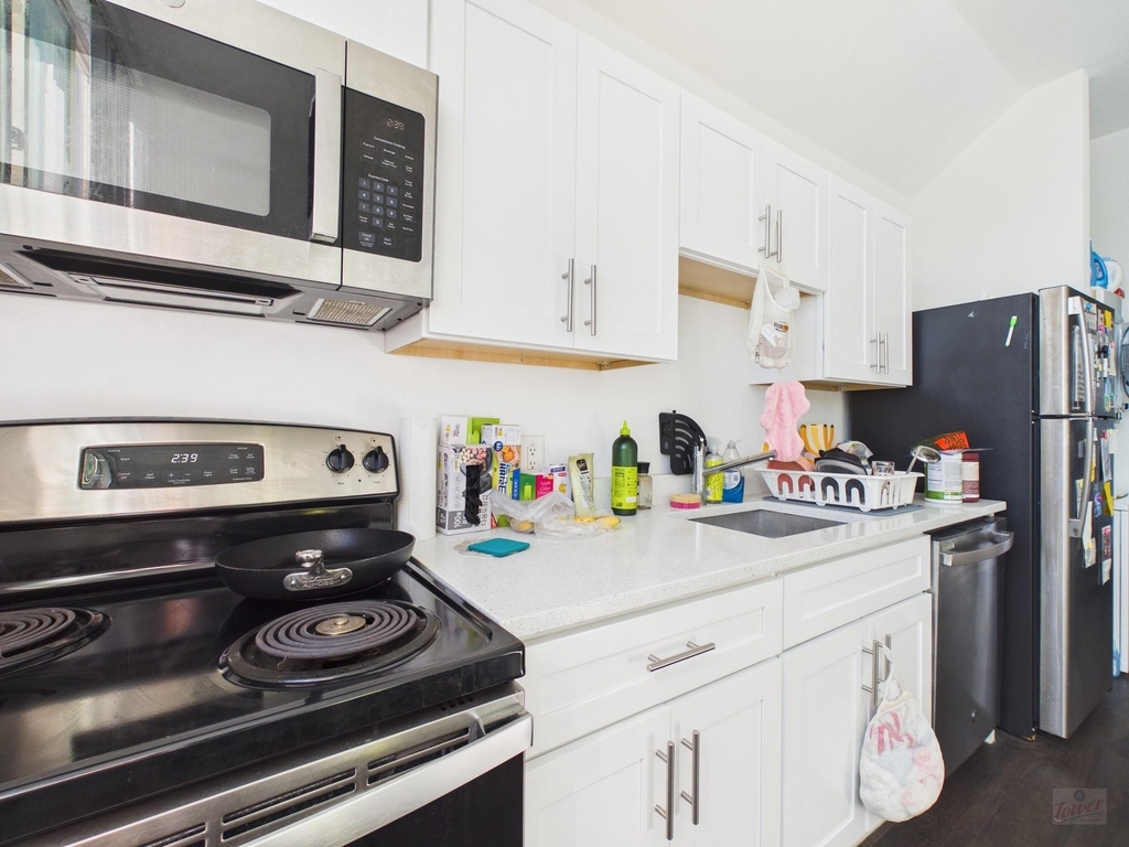 1010 W 26th St - Photo 5