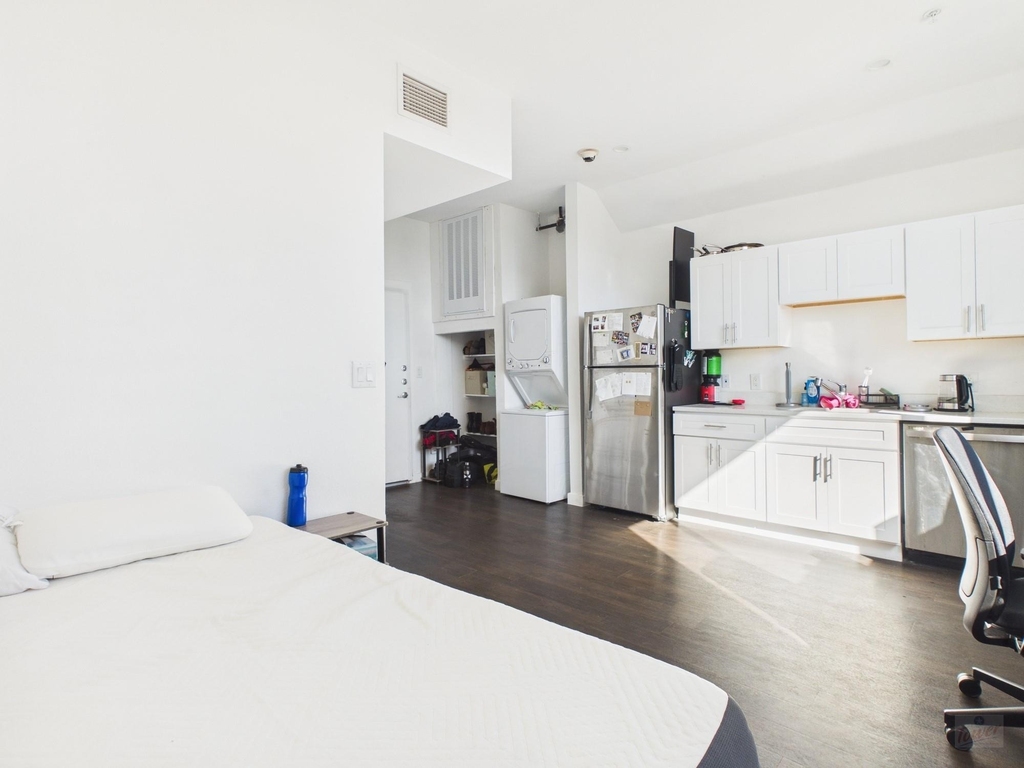 1010 W 26th St - Photo 4