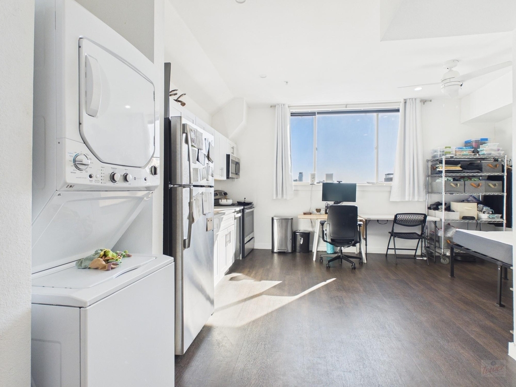 1010 W 26th St - Photo 0