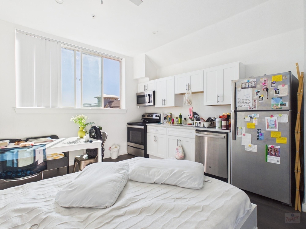 1010 W 26th St - Photo 3