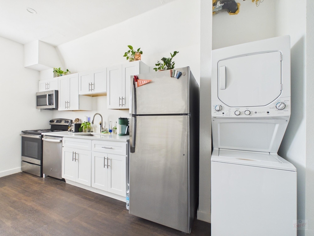1010 W 26th St - Photo 5
