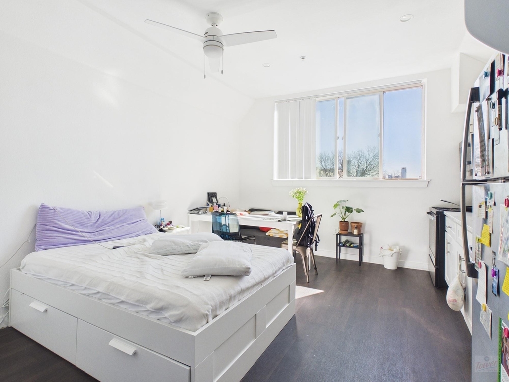 1010 W 26th St - Photo 2