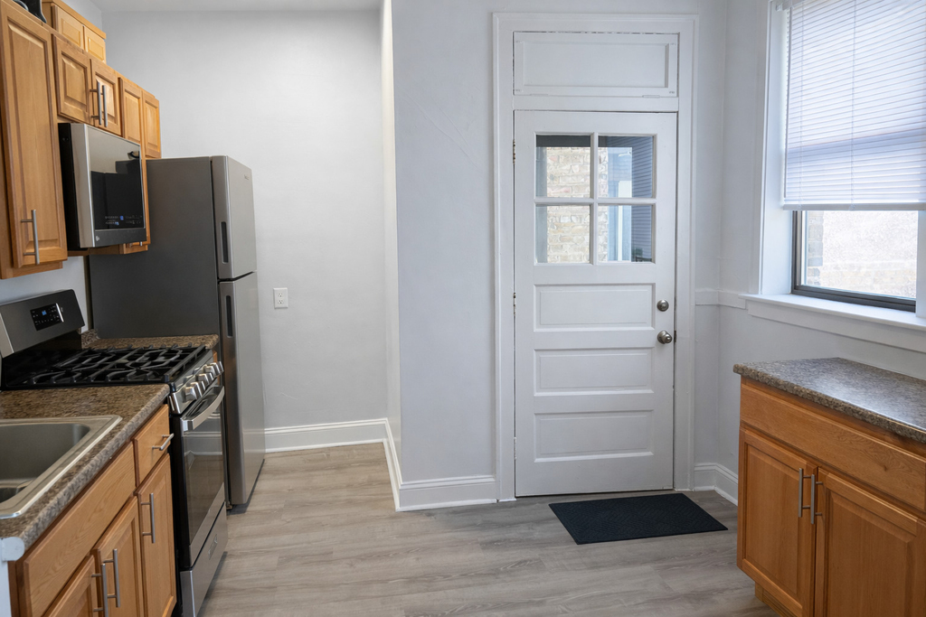 3610 N Claremont Avenue - Photo 8