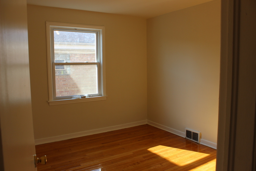 9119 La Crosse Avenue - Photo 4