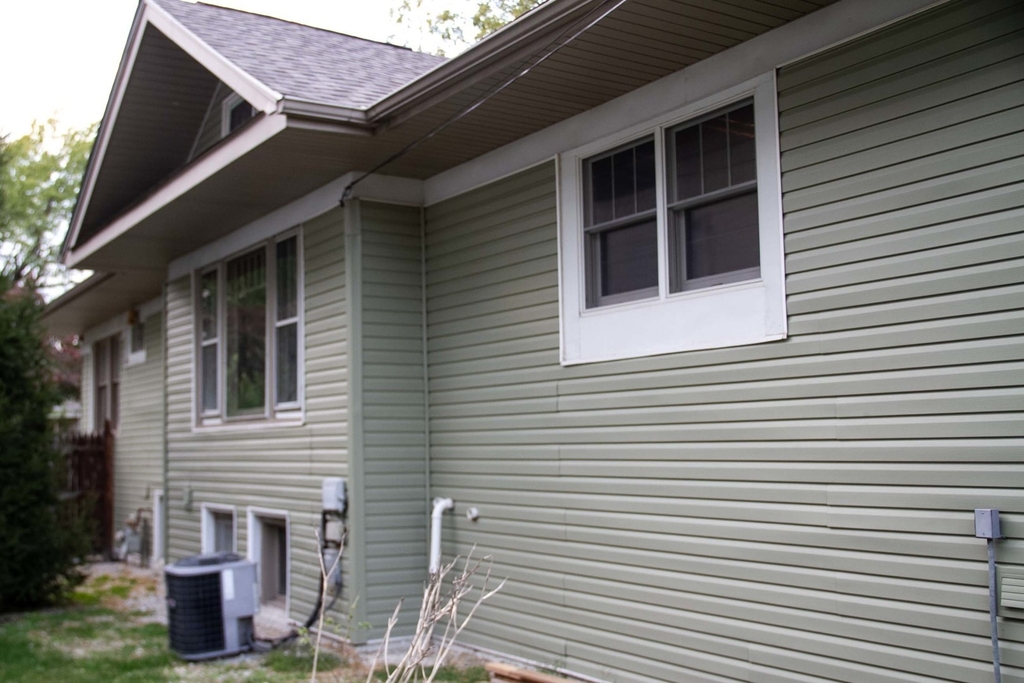510 N Raynor Avenue - Photo 2