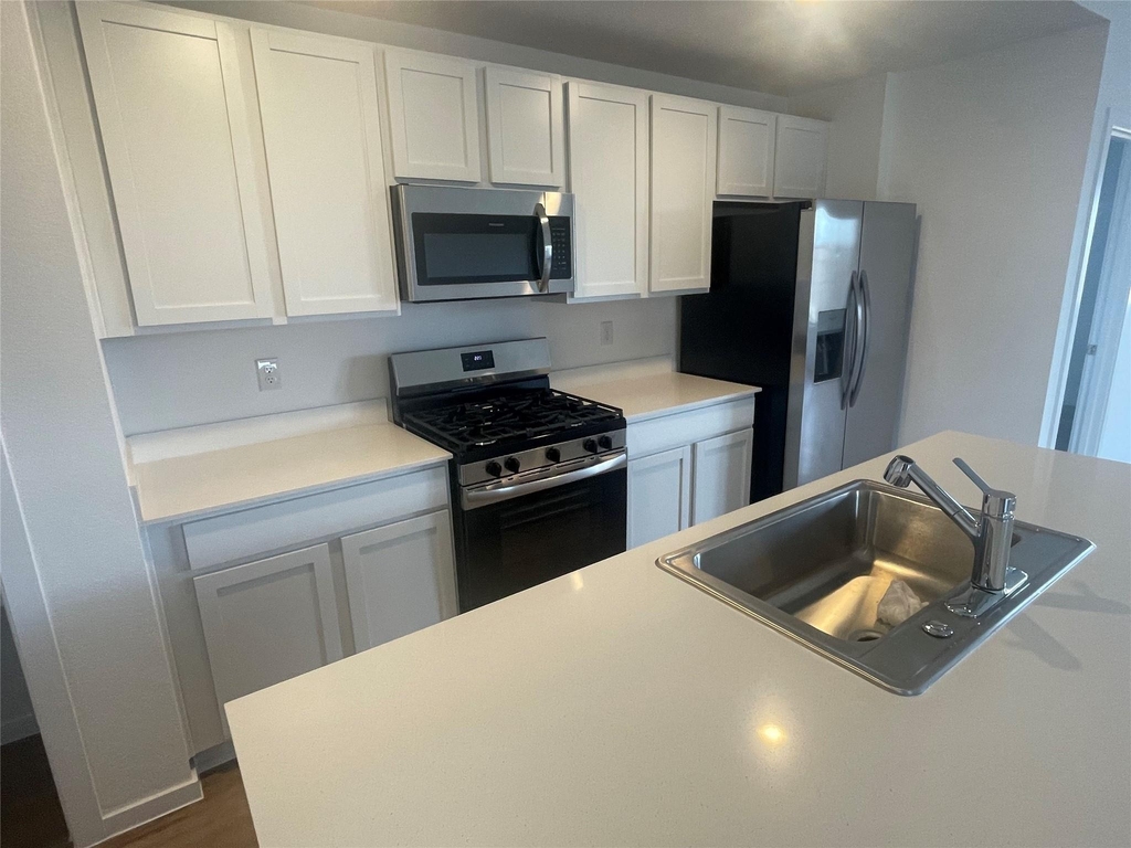 827 Rosewood Trail - Photo 2
