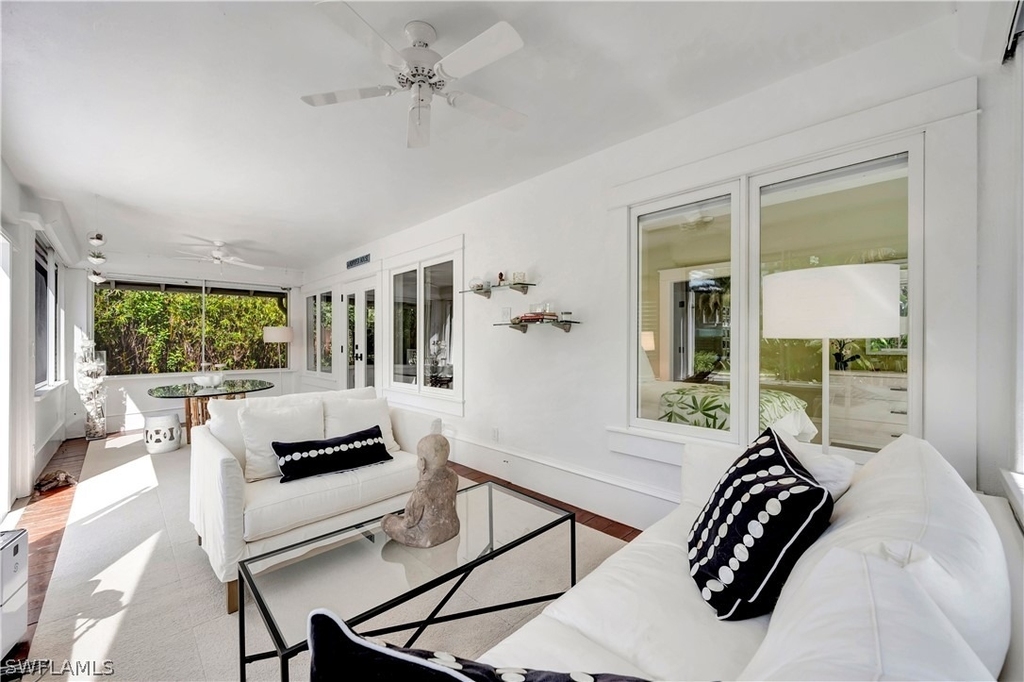 1375 Gordon Drive - Photo 3