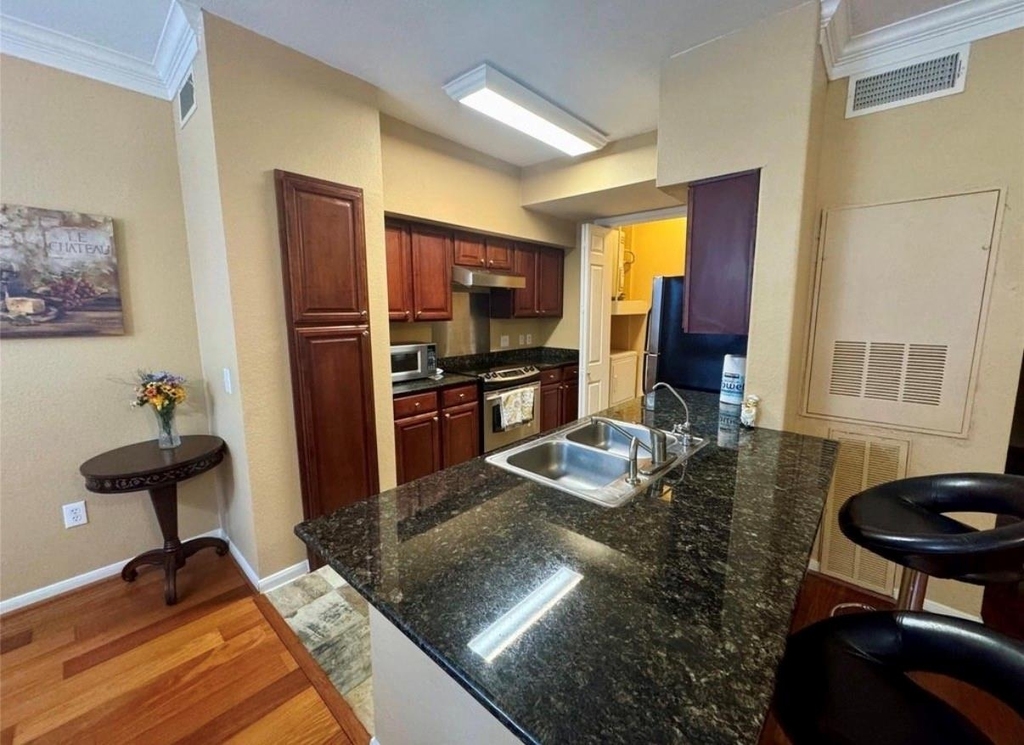 7575 Kirby Drive - Photo 4