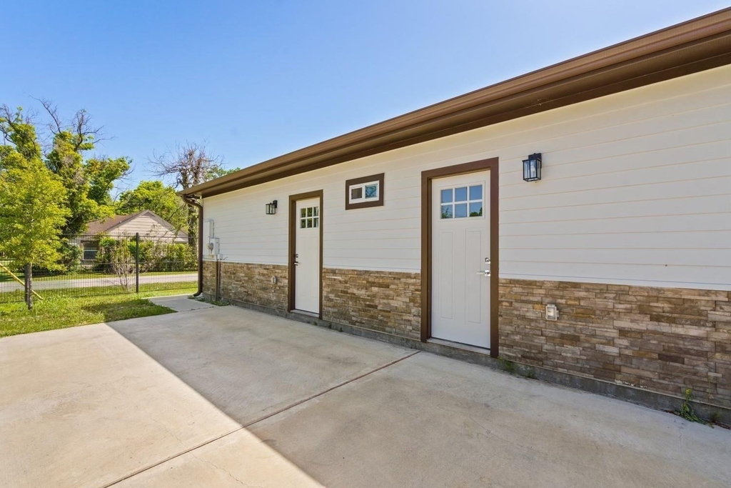 7101 Foster Street - Photo 2