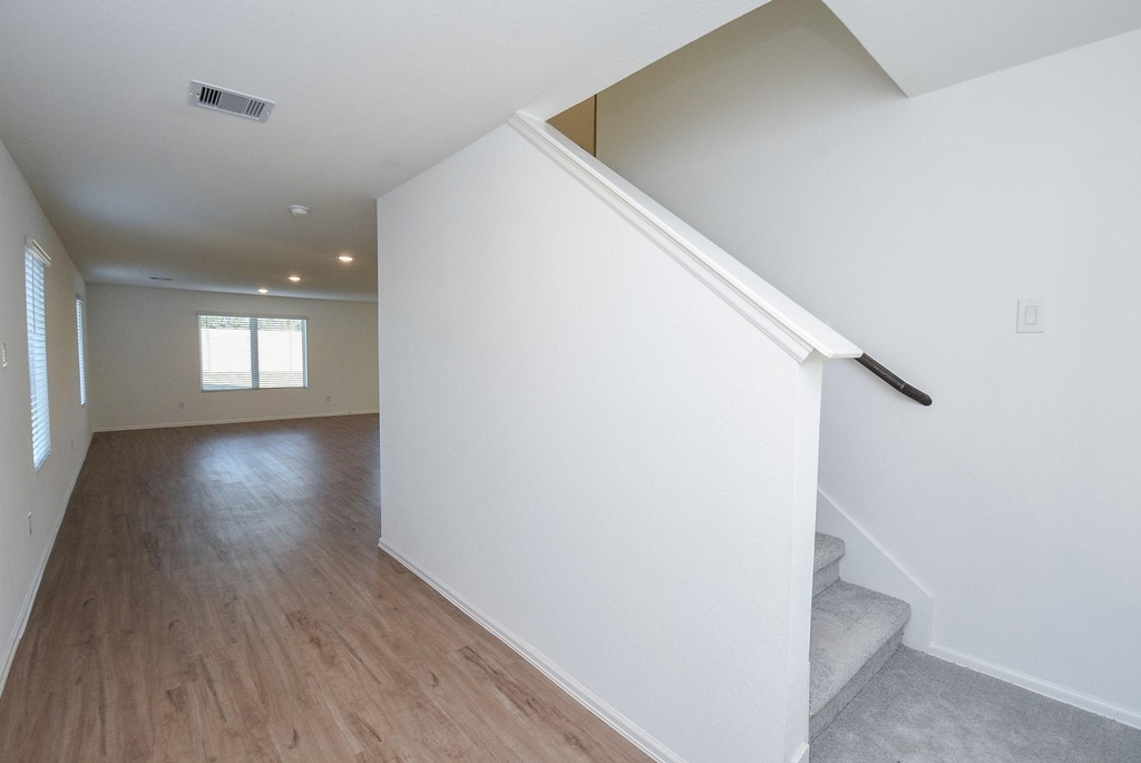 18987 Panzini Dr - Photo 2