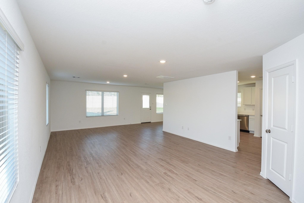 18987 Panzini Dr - Photo 3