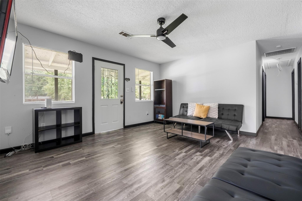 541 Trails End Drive - Photo 3