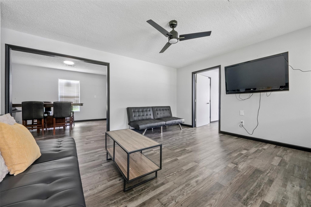 541 Trails End Drive - Photo 2