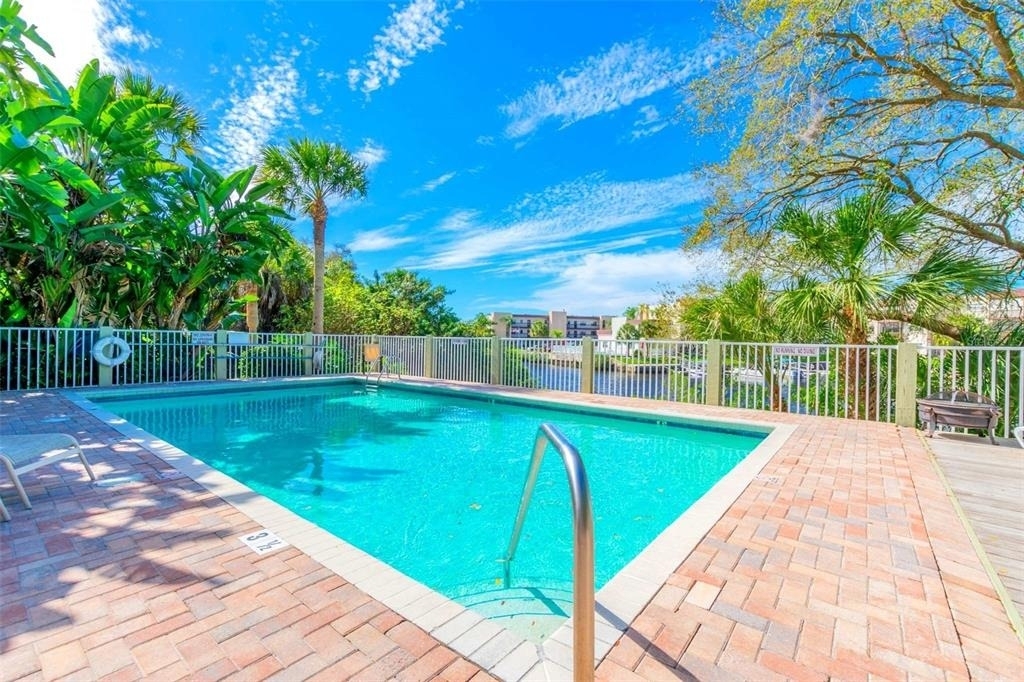 5551 Executive Drive - Photo 2