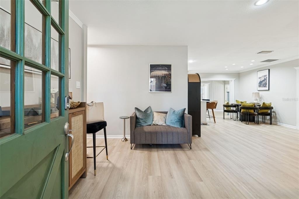 2302 S Arrawana Avenue - Photo 2