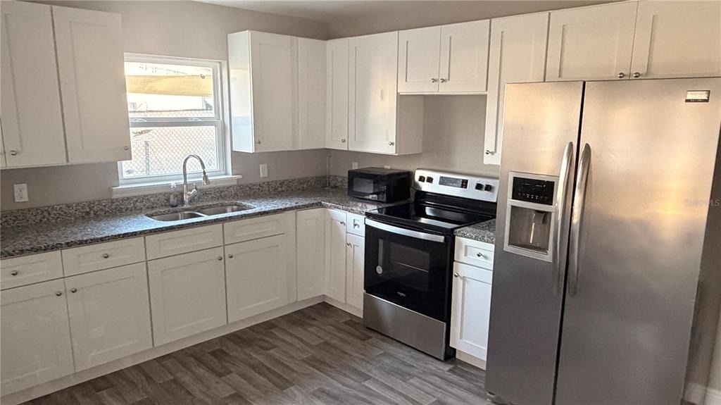 2117 Winger Avenue - Photo 10