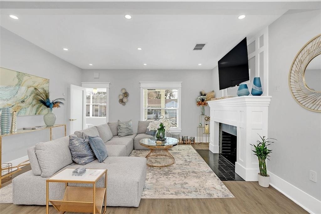413 W Princeton Street - Photo 2