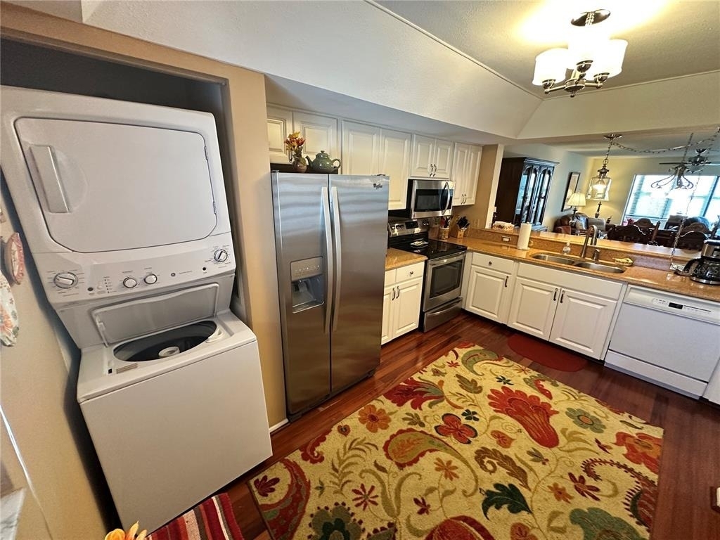 577 Lakeside Drive - Photo 5
