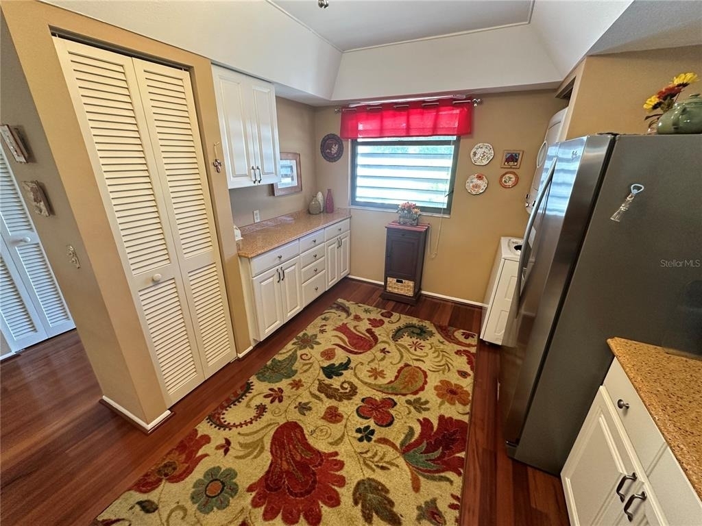 577 Lakeside Drive - Photo 4