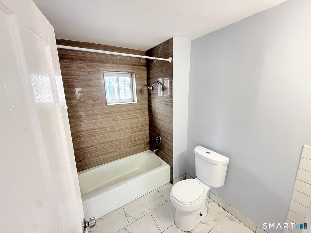 240 Wood Avenue - Photo 5