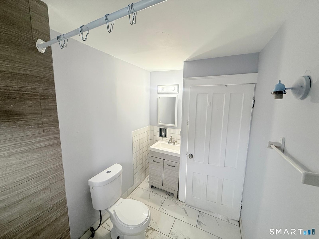 240 Wood Avenue - Photo 6