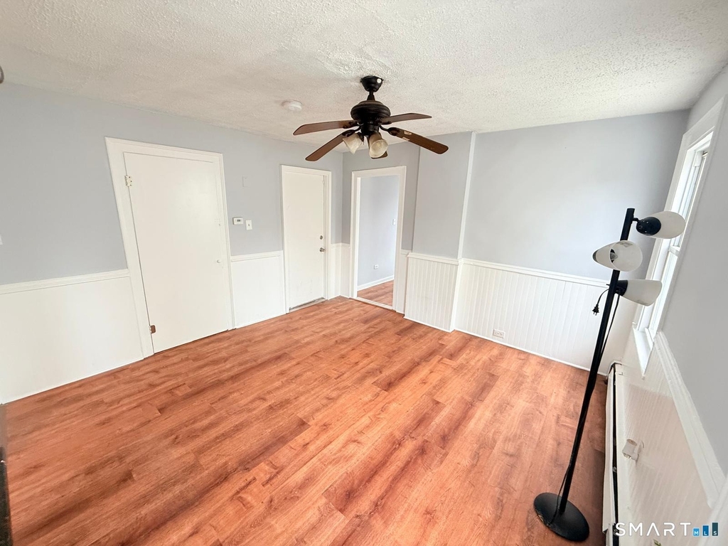 240 Wood Avenue - Photo 4