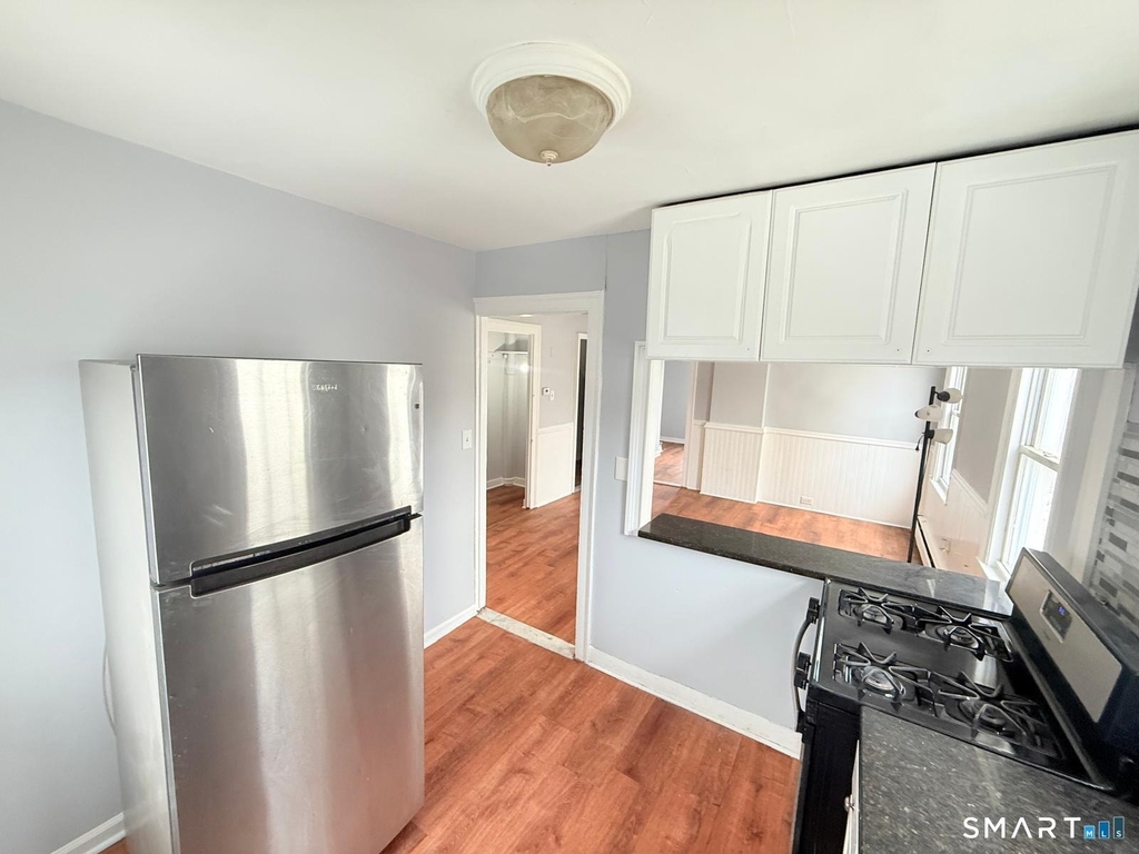 240 Wood Avenue - Photo 2