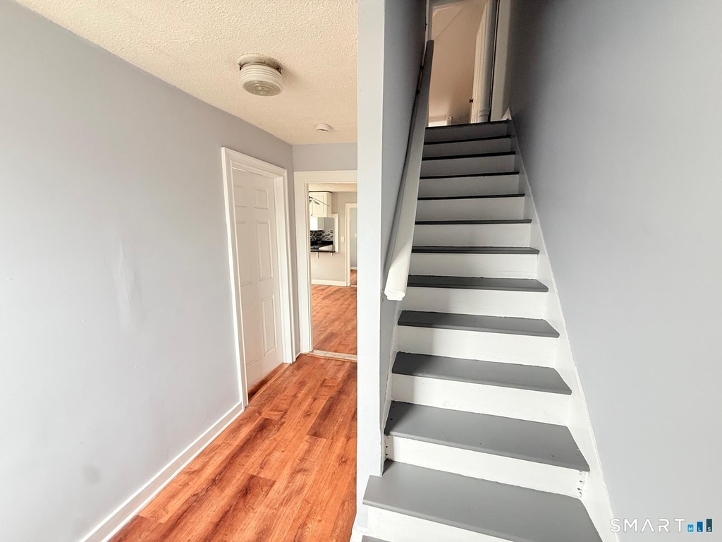 240 Wood Avenue - Photo 9