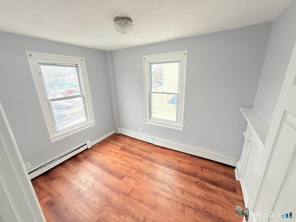240 Wood Avenue - Photo 7