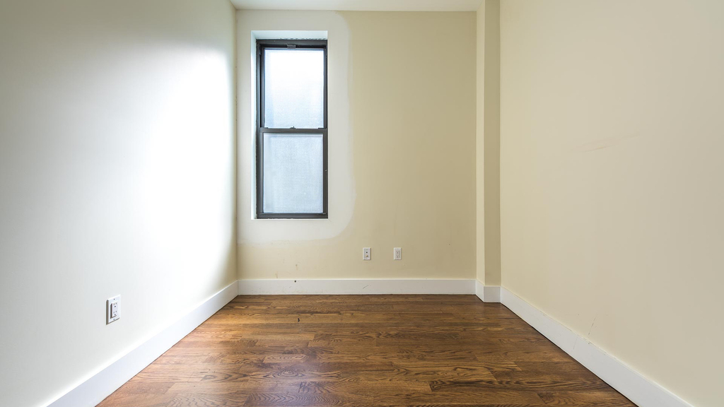 291 Stockholm Street - Photo 2