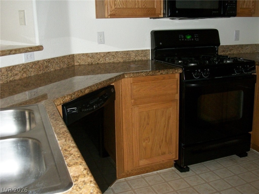 5855 Valley Drive - Photo 2