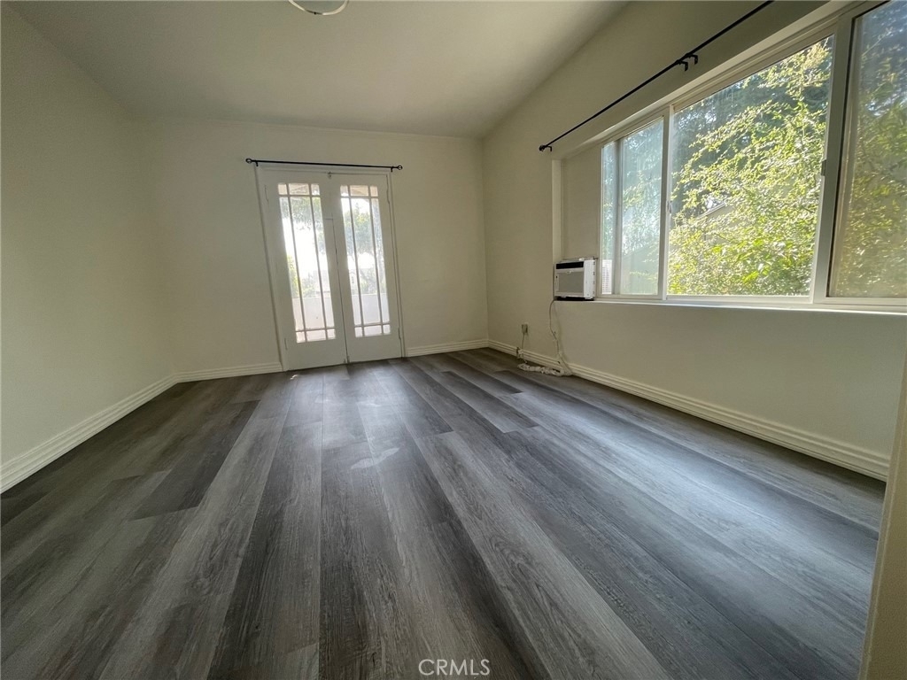 1427 S Chapel Avenue - Photo 3