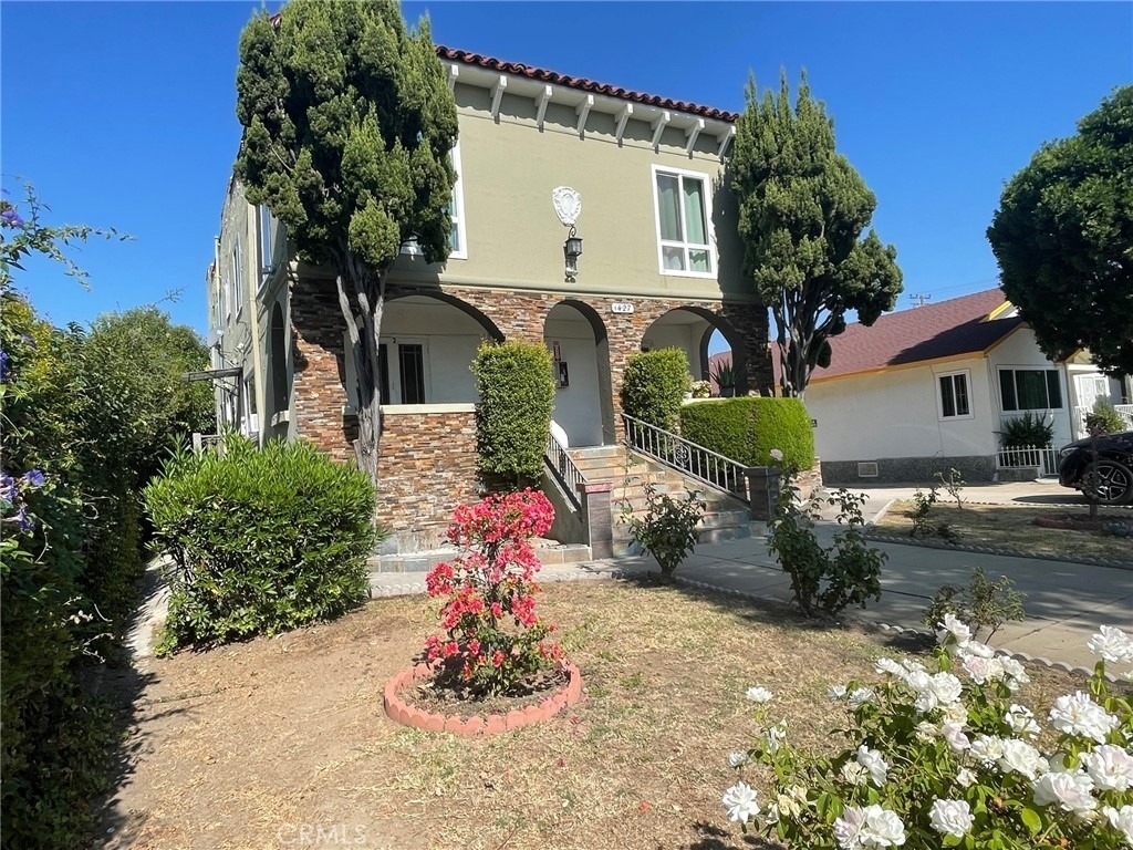 1427 S Chapel Avenue - Photo 1
