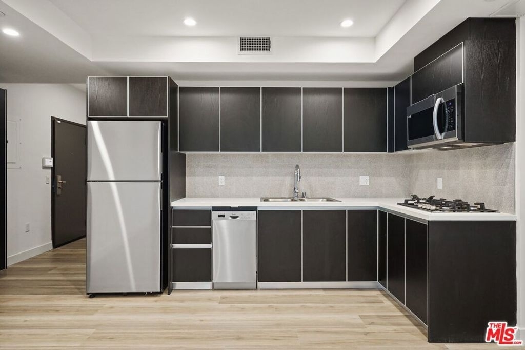 951 Ogden - Photo 2