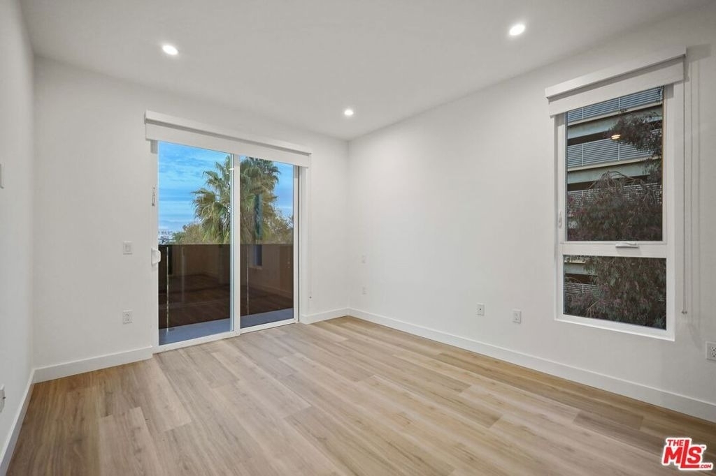 951 Ogden - Photo 7